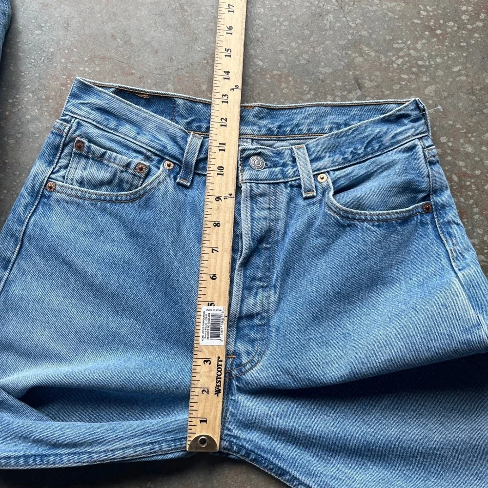 Vintage 90s Levis 501 Mens 30 (30x35) Light Wash Button Fly Jeans Made in USA - Picture 11 of 12